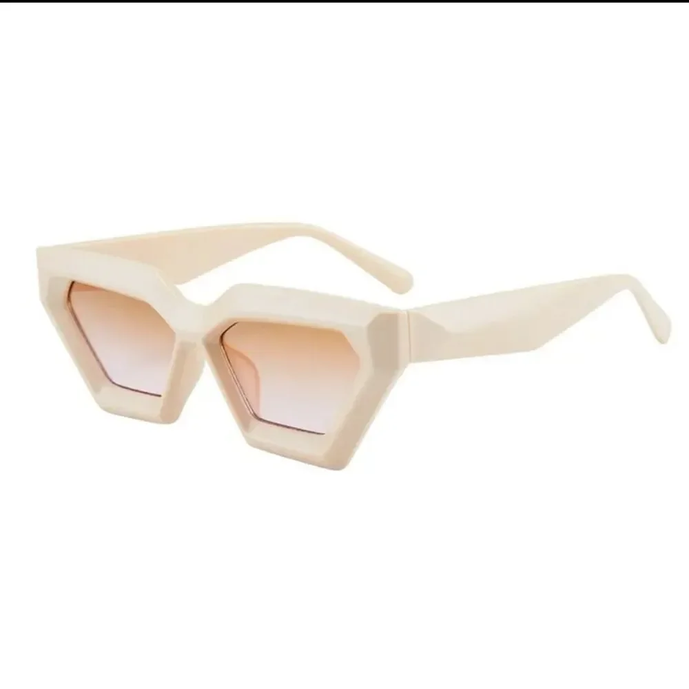 Retro Geometric Cat Eye Sunglasses Retrofuturist - Picture 2 of 2